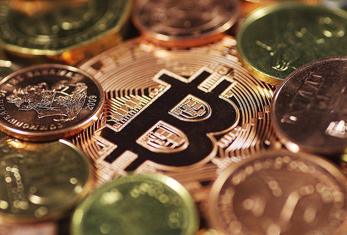 比特币遭遇大幅下滑超235%,投资者恐慌性抛售,引爆行情的简单介绍 比特币遭遇大幅下滑超235%,投资者恐慌性抛售,引爆行情的简单介绍